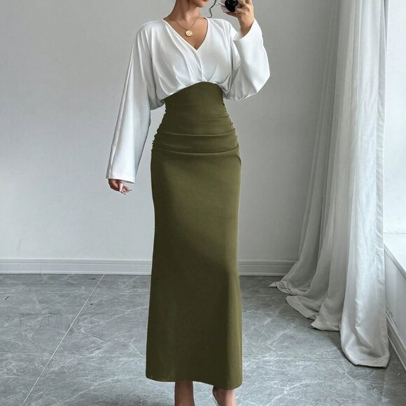 Army Green Elegant Women's V-Neck Long Sleeve Fitted Dress - Picture 4 of 6